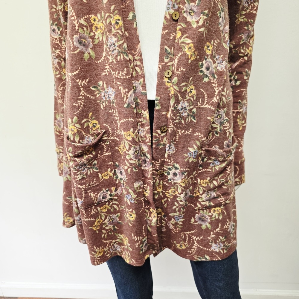 Agnes & Dora Essential Cardigan Size M Western Floral Button Front V-Neck NWT - Picture 4 of 15